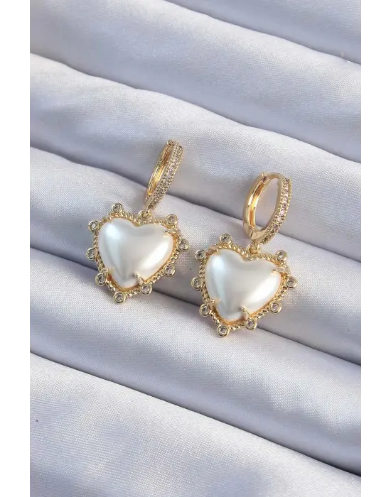  Altın Renk Zirkon Taş İşlemeli Bombeli Kalp Tasarımlı Çelik Küpe