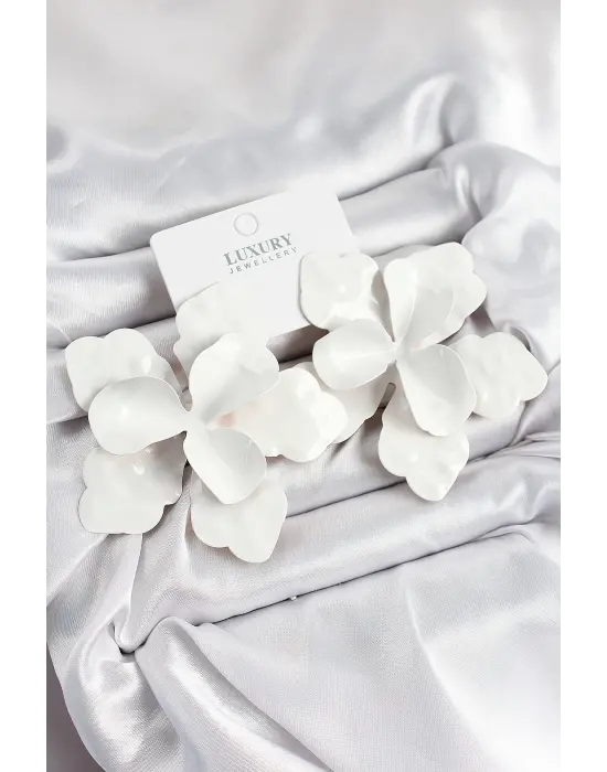 Pirinç Beyaz Çiçek Model Kadın Küpe
