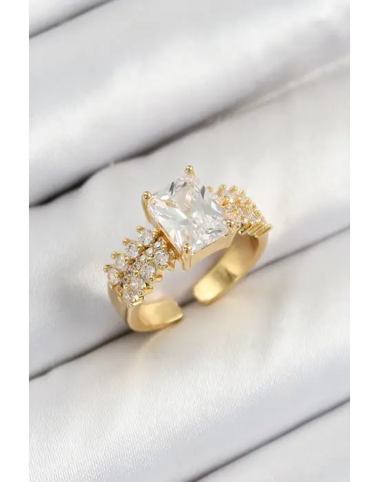 Pirinç  Büyük Zirkon Taşlı Model Gold Renk Kadın Yüzük