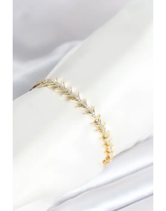 Pirinç Gold Renk Balık Sırtı Model Zirkon Taşlı Kadın Bileklik