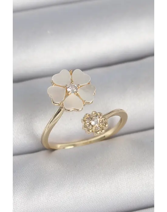 Pirinç Gold Renk Beyaz Mineli Çiçek Model Zirkon Taş Detay Kadın Yüzük