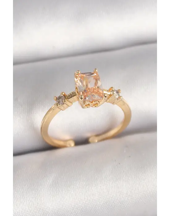 Pirinç Gold Renk Kare Zirkon Taş Model Kadın Yüzük