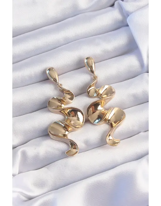  Altın Kıvrımlı Sallantılı Küpe