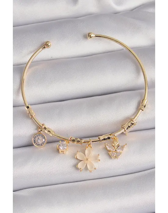 Pirinç Gold Renk Sallantı Beyaz Mineli Çiçek Figür Zirkon Taşlı Kelebek Detay Charm Bileklik