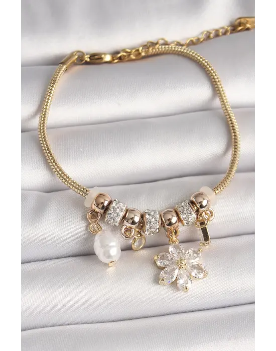 Pirinç Gold Renk Sallantı Zirkon Taşlı Çiçek Model İnci Detay Charm Kadın Bileklik