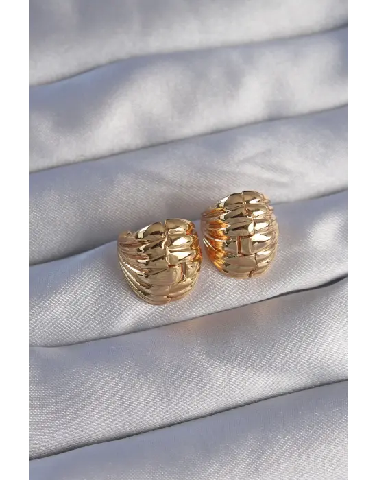  Altın Tırtıklı Minimal Bombeli Tasarım Küpe