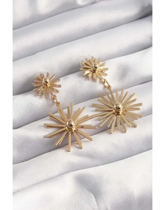  Altın Topçuk Detay Çiçek Küpe