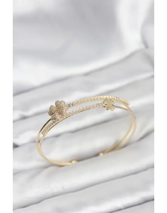 Çelik Gold Renk Yonca Model Kadın Bileklik