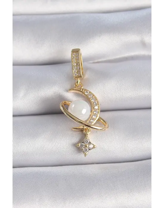 Pirinç Gold Renk Zirkon Taş Detaylı Hilal Model Sallantı İncili Ajda Charm