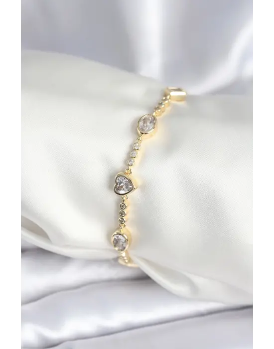 Pirinç Gold Renk Zirkon Taşlı Kalpli Model Kadın Bileklik