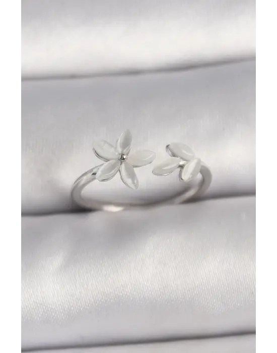  Gümüş Beyaz Mineli Çiçek Model Ayarlanabilir Yüzük
