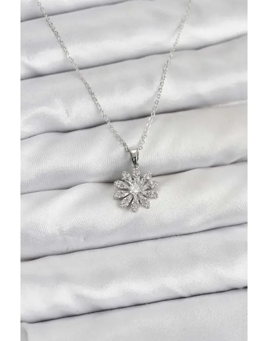 Çelik Gümüş Renk Çiçek Model Kadın Kolye