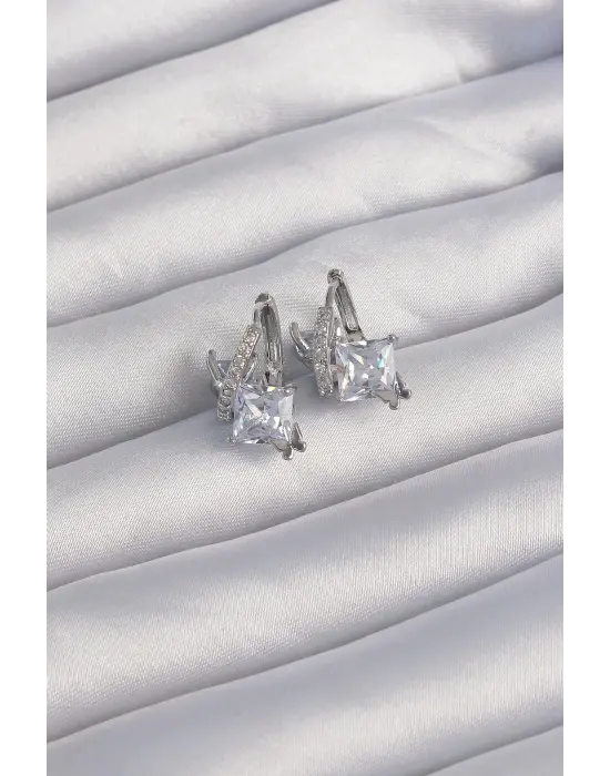  Gümüş İri Zirkon Taşlı Kıvrımlı Minimal Kelebekli Halka Küpe