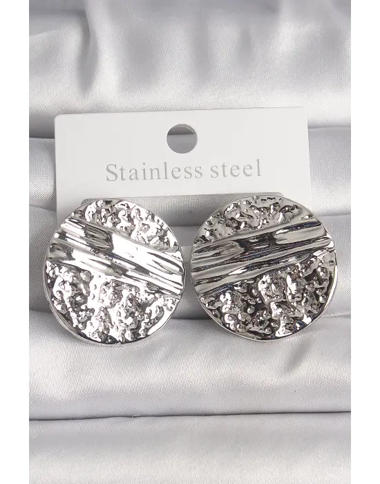  Gümüş İşlemeli Daire Plaka Model Çelik Küpe