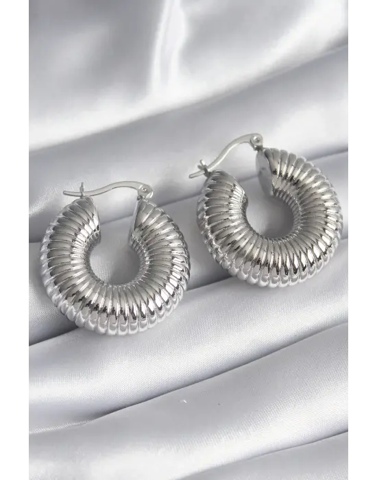  Gümüş İşlemeli Halka Model Çelik Küpe