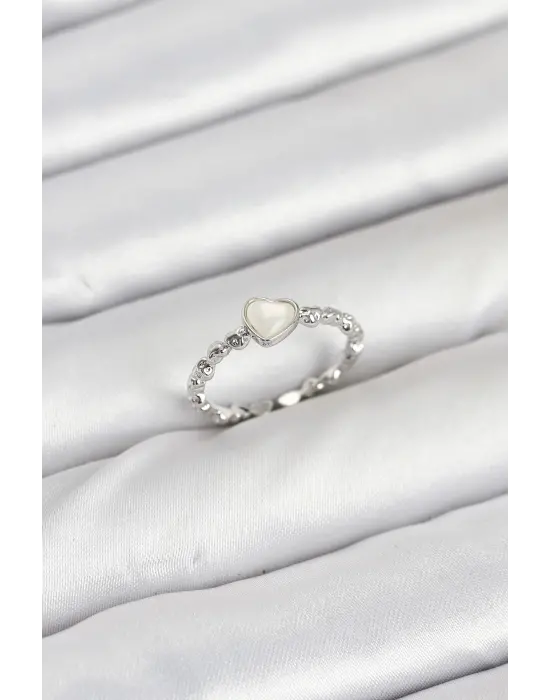 Pirinç Gümüş Renk Kalpli Model Kadın Yüzük