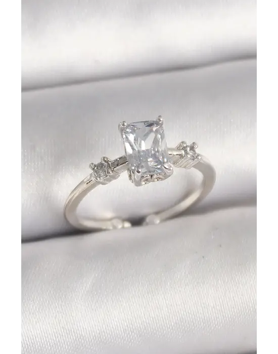 Pirinç Gümüş Renk Kare Zirkon Taşlı Model Kadın Yüzük