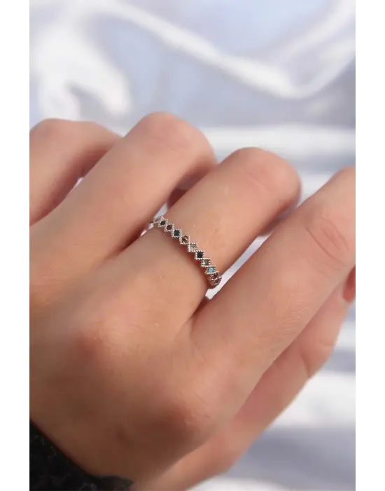  Gümüş Karışık Renkli Minimal Sıralı Zirkon Taş Tasarımlı Ayarlanabilir Yüzük