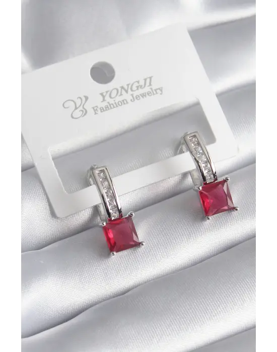  Gümüş Kırmızı Kare Zirkon Taşlı Çelik Küpe