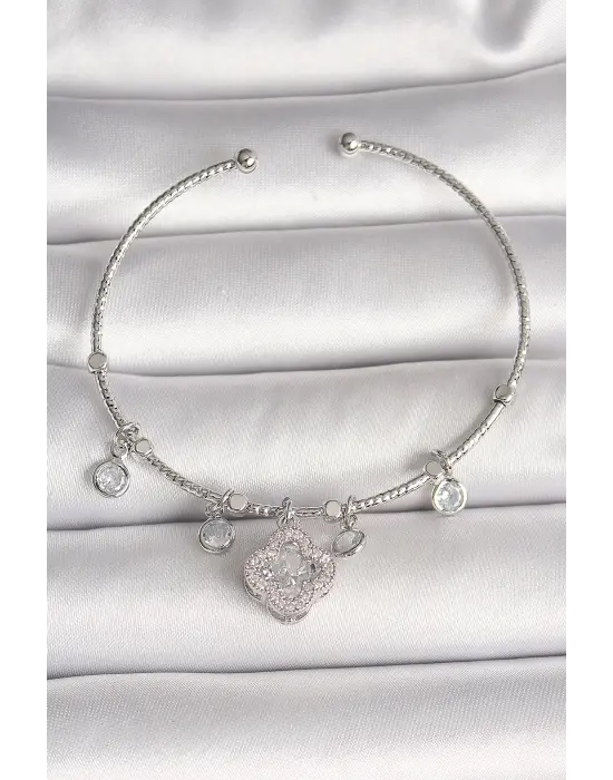 Pirinç Gümüş Renk Sallantı Zirkon Taşlı Yonca Figür Charm Kadın Bileklik