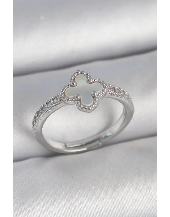 Pirinç Gümüş Renk Zirkon Taşlı Beyaz Mineli Yonca Model Ayarlanabilir Kadın Yüzük