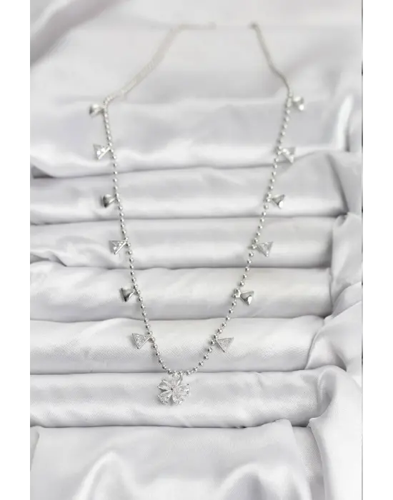 Pirinç Gümüş Renk Zirkon Taşlı Çiçek Model Kadın Kolye