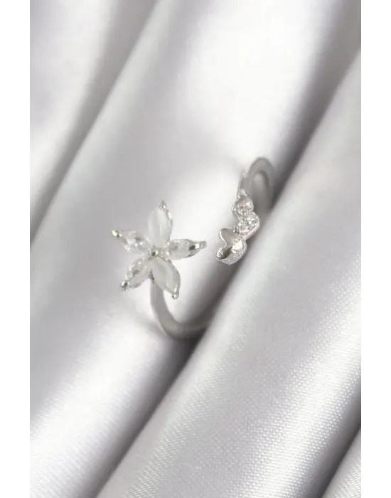  Gümüş Zirkon Taşlı Çiçek Model Kalp Detay Çelik Yüzük