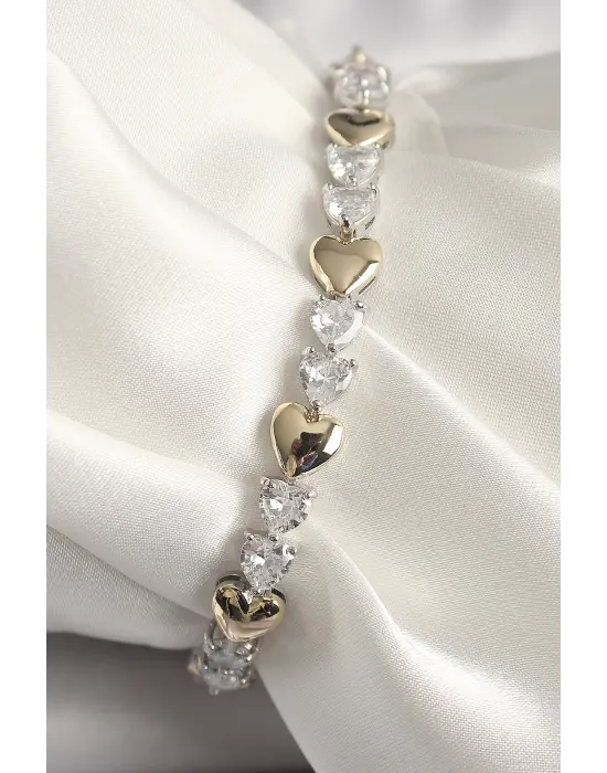 Pirinç Gümüş Renk Zirkon Taşlı Gold Kalpli VIP Seri Kadın Bileklik