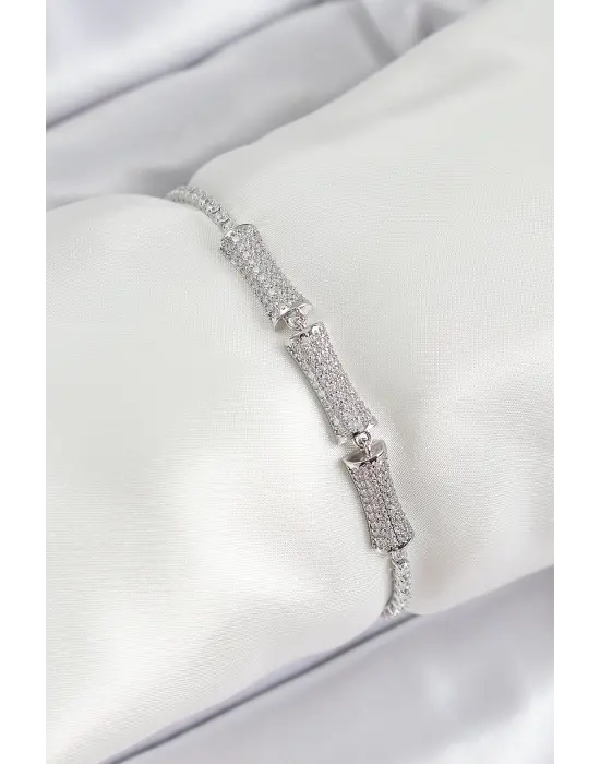 Pirinç Gümüş Renk Zirkon Taşlı Kemik Model Kadın Bileklik