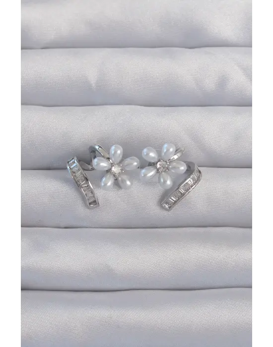  Gümüş Zirkon Taşlı Kıvrımlı İnci Çiçek Küpe