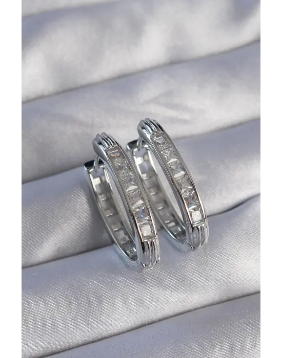  Gümüş Zirkon Taşlı Oval Model Küpe