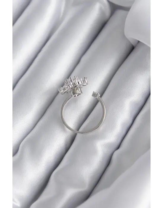  Gümüş Zirkon Taşlı Papatya Model Çelik Yüzük