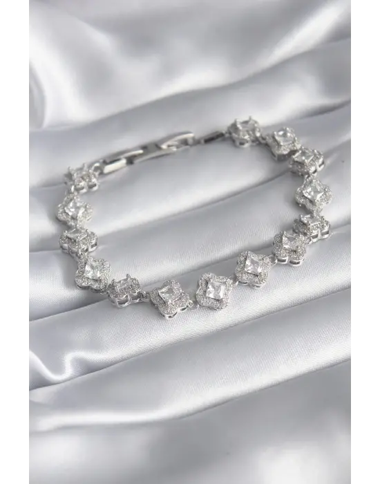 Pirinç Gümüş Renk Zirkon Taşlı Yonca Model VIP Seri Kadın Bileklik