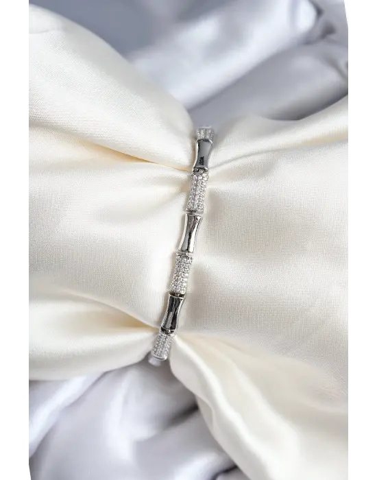 Pirinç Kemik Model Zirkon Taşlı Gümüş Renk Kadın Bileklik