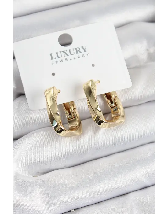 Pirinç Kıvrımlı Dikdörtgen Model Gold Renk Kadın Küpe