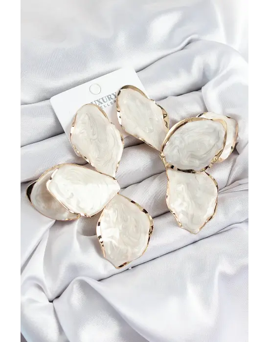 Pirinç Mineli Çiçek Model Gold Renk Kadın Küpe