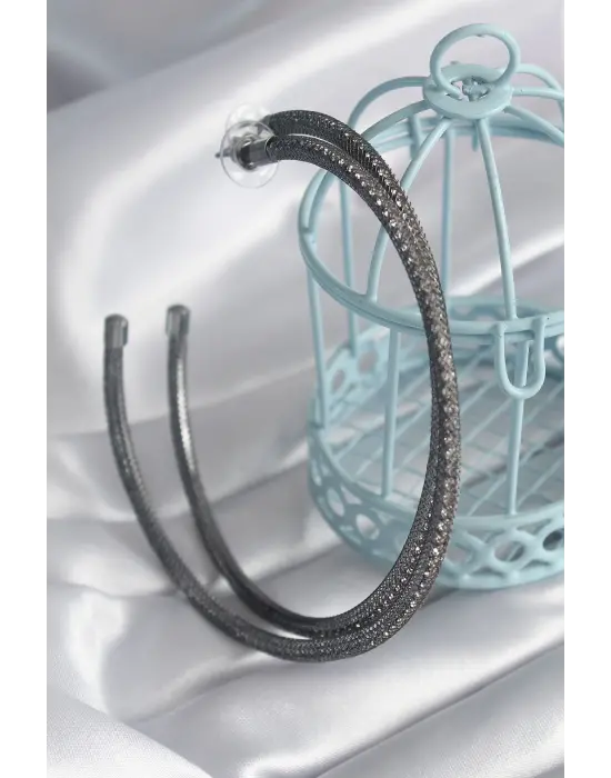  Siyah Renk Hasır Halka Model Zirkon Taş Detay Çelik Küpe