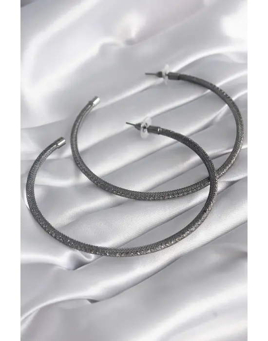  Siyah Renk Hasır Halka Model Zirkon Taş Detay Çelik Küpe