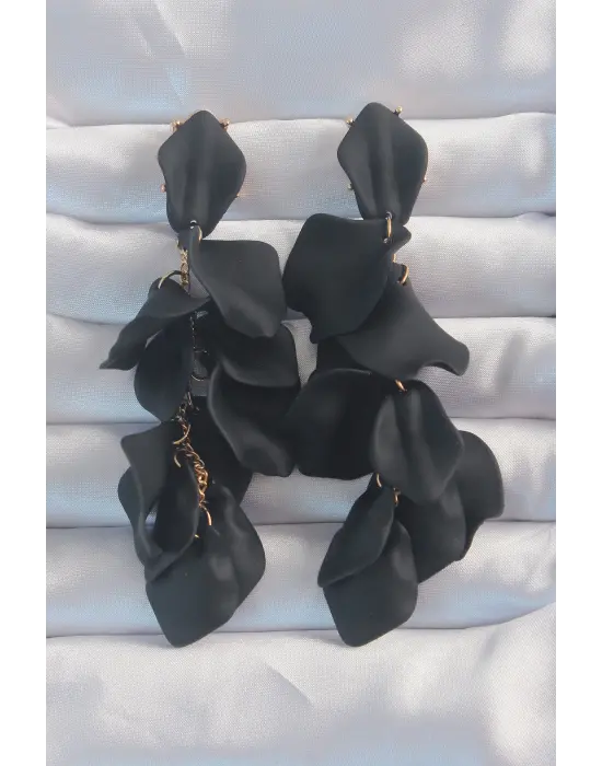  Siyah Renk Sallantılı Yaprak Model Küpe