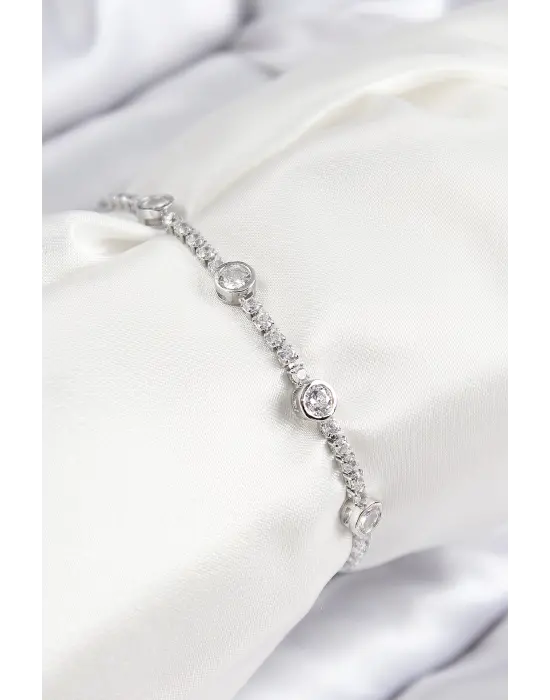 Pirinç Zirkon Taşlı Daire Model Gümüş Renk Asansörlü Kadın Bileklik