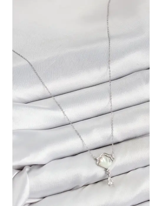 Pirinç Zirkon Taşlı İstiridye Model Gümüş Renk Kadın Kolye