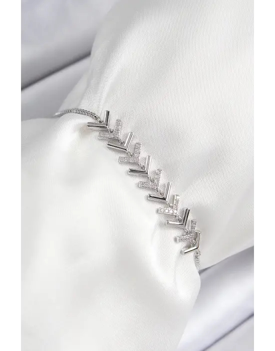 Pirinç Zirkon Taşlı Sıralı Ok Model Gümüş Renk Asansörlü Kadın Bileklik