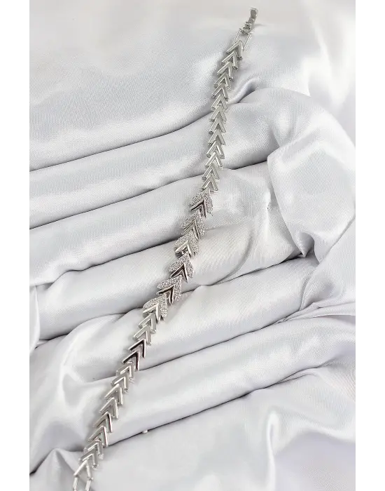 Pirinç Zirkon Taşlı Sıralı Ok Model Gümüş Renk Kadın Bileklik