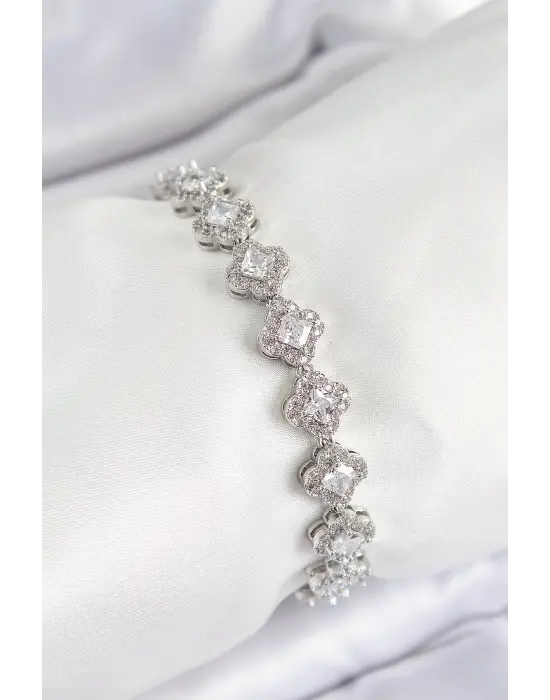 Pirinç Zirkon Taşlı Yonca Baget Model Gümüş Renk VIP Seri Kadın Bileklik