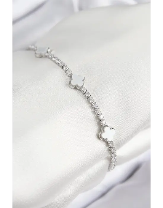 Pirinç Zirkon Taşlı Yonca Model Gümüş Renk Kadın Bileklik