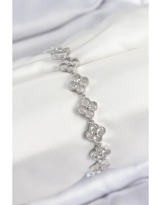 Pirinç Zirkon Taşlı Yonca Model Gümüş Renk VIP Seri Kadın Bileklik