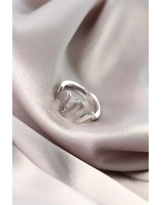 Ritim Tasarımlı Gümüş Renk Kadın Yüzük