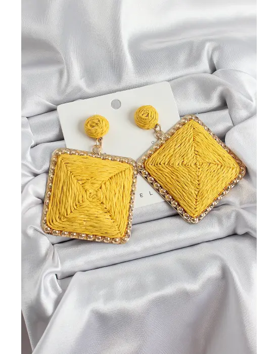 Sarı Kare Figürlü Hasır Örgü Model Gold Renk Kadın Küpe