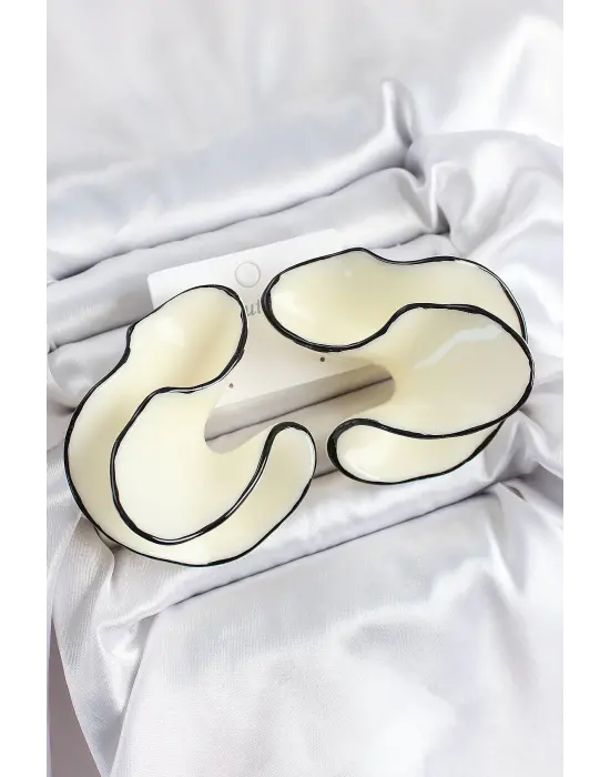 Siyah Çizgi Detaylı Krem Renk Kemik Model Kadın Küpe