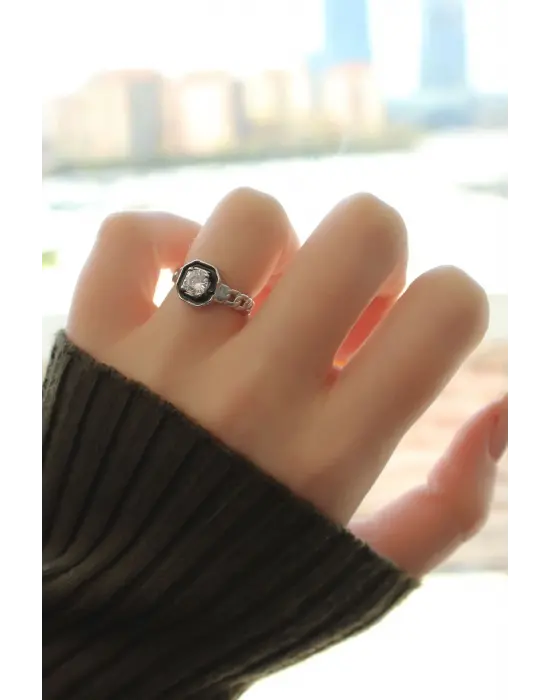 Siyah Mineli Tektaş Zincir Detay Yüzük